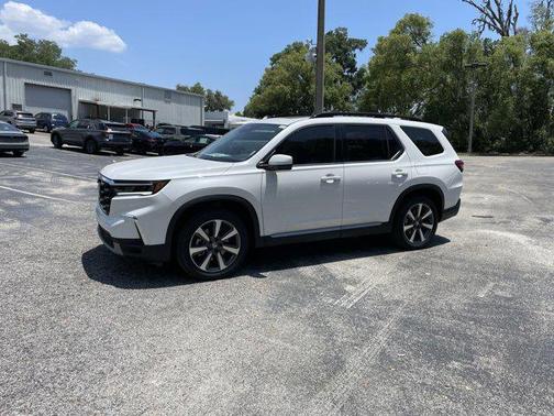 2025 Honda Pilot Touring 8-Passenger