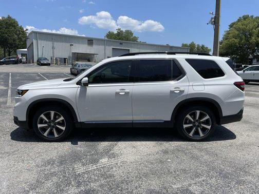 2025 Honda Pilot Touring 8-Passenger