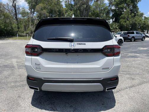2025 Honda Pilot Touring 8-Passenger
