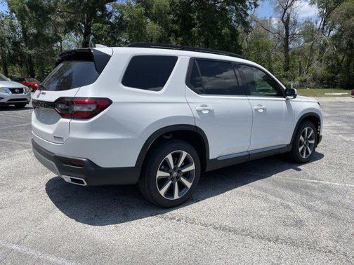 2025 Honda Pilot Touring 8-Passenger