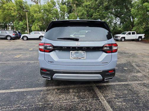 2025 Honda Pilot Touring 8-Passenger