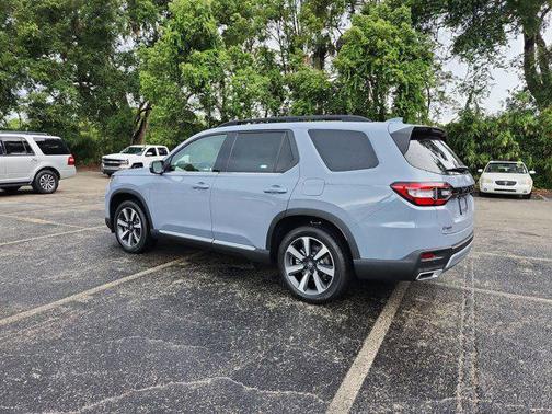 2025 Honda Pilot Touring 8-Passenger