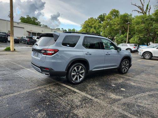 2025 Honda Pilot Touring 8-Passenger