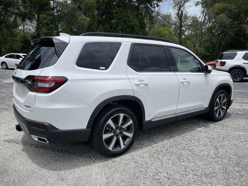 2025 Honda Pilot Touring 8-Passenger