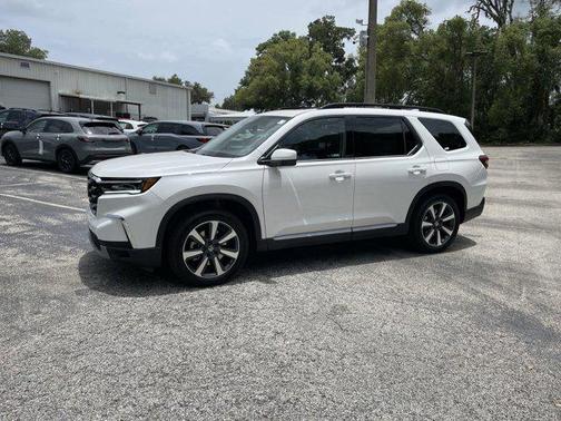 2025 Honda Pilot Touring 8-Passenger
