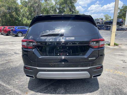 2025 Honda Pilot Touring 8-Passenger