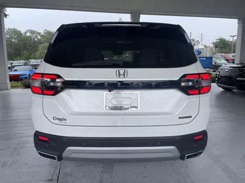 2025 Honda Pilot Touring 8-Passenger