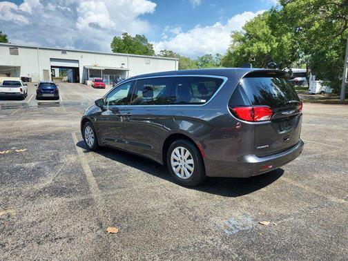 2020 Chrysler Voyager L