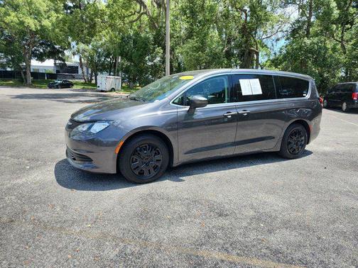 2020 Chrysler Voyager L