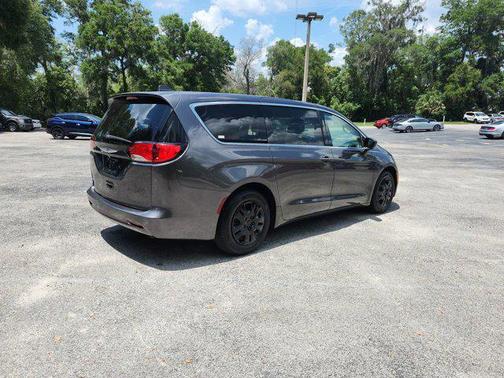 2020 Chrysler Voyager L