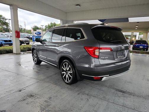 2022 Honda Pilot Touring 8-Passenger