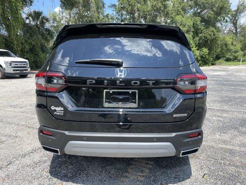 2025 Honda Pilot Touring 8-Passenger