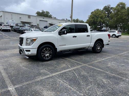 2023 Nissan Titan SV
