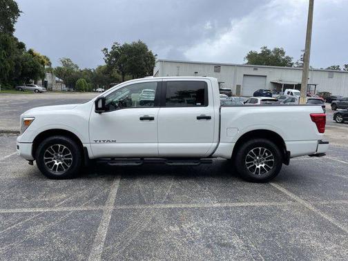 2023 Nissan Titan SV