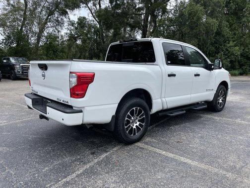 2023 Nissan Titan SV