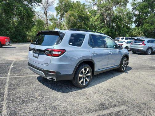 2025 Honda Pilot Touring 8-Passenger