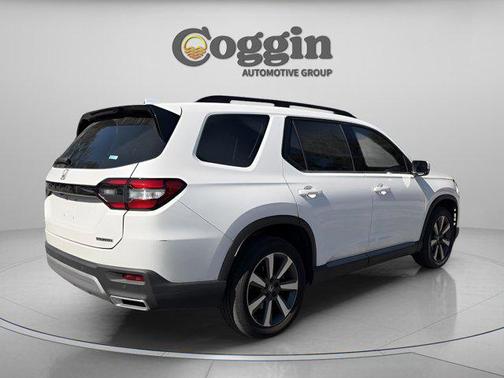 2025 Honda Pilot Touring 8-Passenger