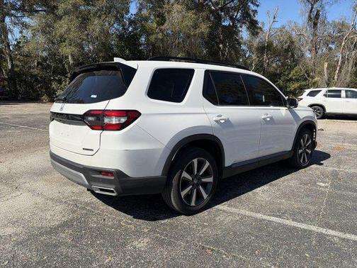 2025 Honda Pilot Touring 8-Passenger