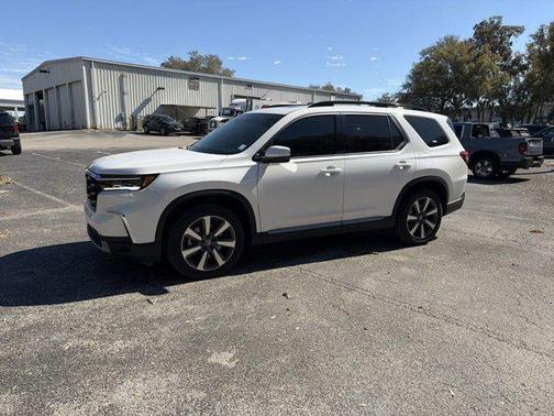 2025 Honda Pilot Touring 8-Passenger