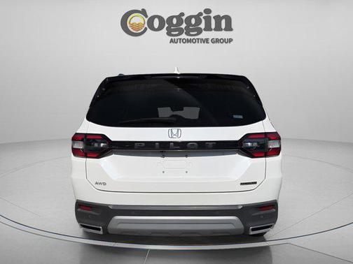 2025 Honda Pilot Touring 8-Passenger