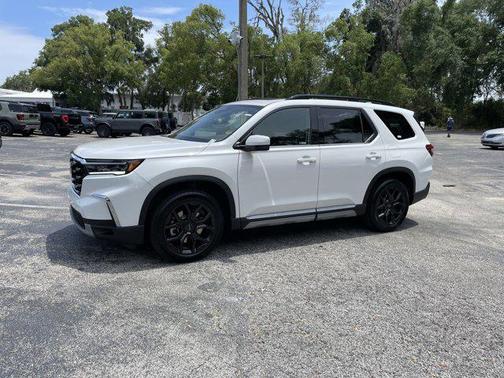 2025 Honda Pilot Touring 8-Passenger