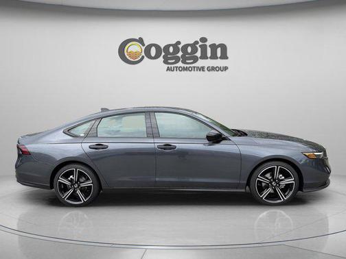 Meteorite Gray Metallic 2026 Honda Accord SE