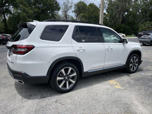 2025 Honda Pilot Touring 8-Passenger