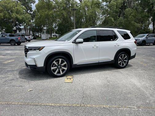 2025 Honda Pilot Touring 8-Passenger