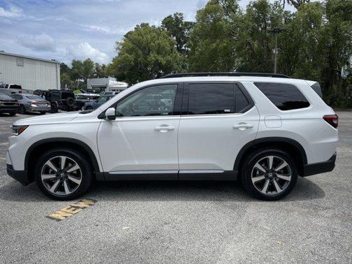 2025 Honda Pilot Touring 8-Passenger