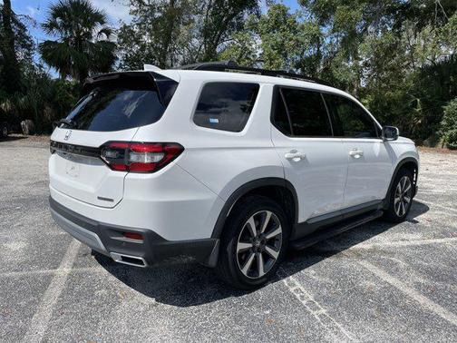 2023 Honda Pilot Touring 8-Passenger