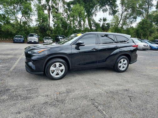 2022 Toyota Highlander LE