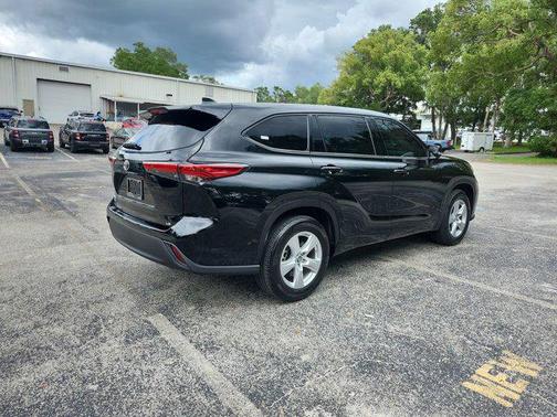 2022 Toyota Highlander LE
