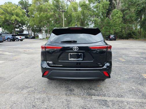 2022 Toyota Highlander LE