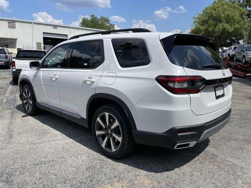 2025 Honda Pilot Touring 8-Passenger