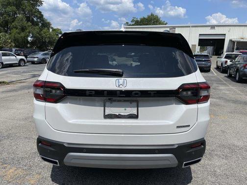 2025 Honda Pilot Touring 8-Passenger
