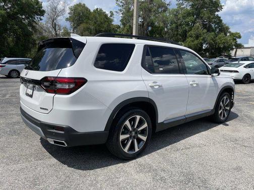 2025 Honda Pilot Touring 8-Passenger