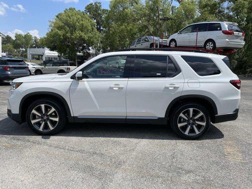 2025 Honda Pilot Touring 8-Passenger