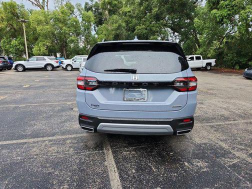 2025 Honda Pilot Touring 8-Passenger