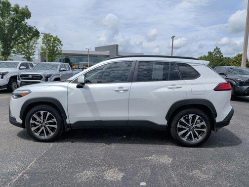 Pearl 2024 Toyota Corolla Cross XLE
