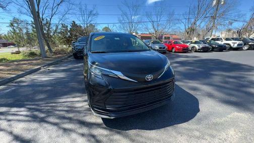 2025 Toyota Sienna LE