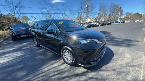 2025 Toyota Sienna LE