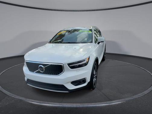 2019 Volvo XC40 T5 Momentum