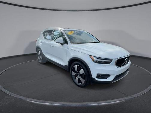 2019 Volvo XC40 T5 Momentum