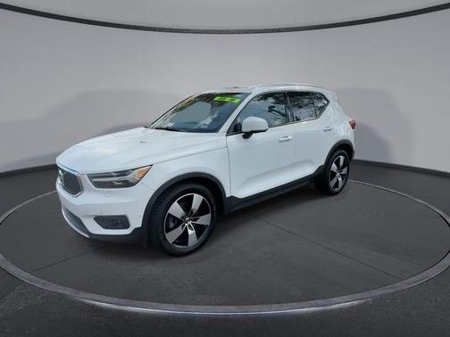 2019 Volvo XC40 T5 Momentum