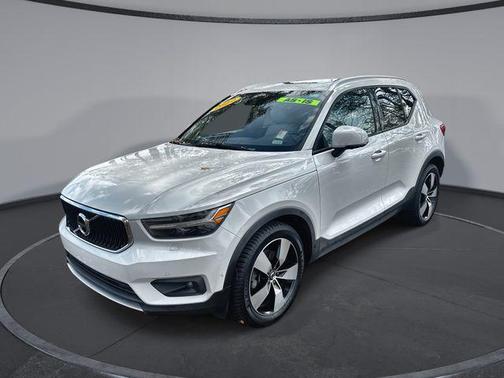2019 Volvo XC40 T5 Momentum