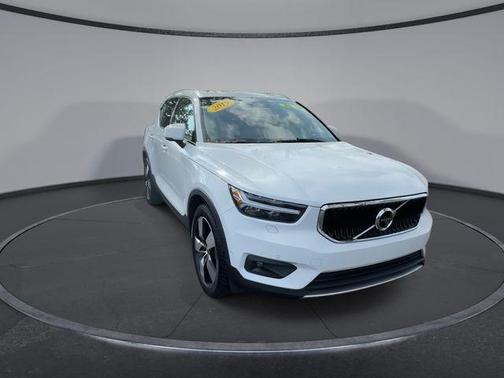 2019 Volvo XC40 T5 Momentum