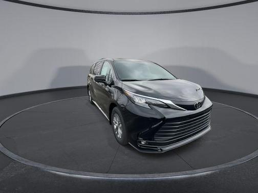 2026 Toyota Sienna XLE 8 Passenger