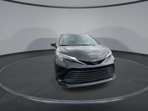 2026 Toyota Sienna XLE 8 Passenger