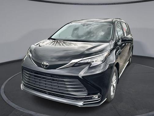 2026 Toyota Sienna XLE 8 Passenger