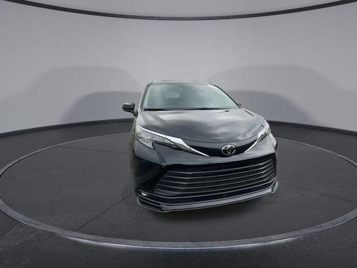 2026 Toyota Sienna XLE 8 Passenger